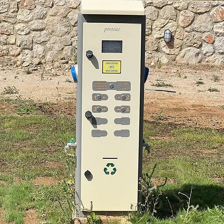Nirikos Κάμπινγκ Spasmeni Vrisi