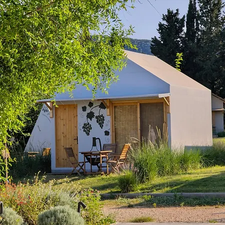 Nirikos Spasmeni Vrisi