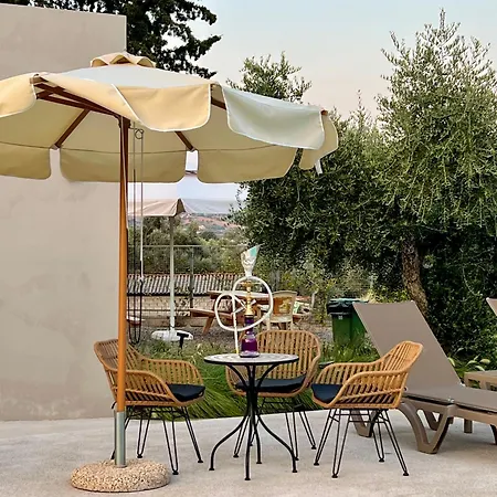 Nirikos Spasmeni Vrisi